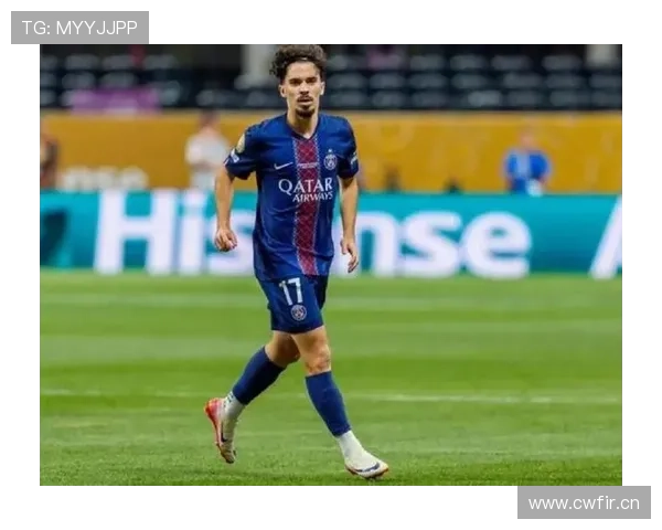 [法甲]登贝边路传中 维蒂尼亚推射破门.